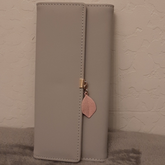 UTO (New) - Picture 2 of 6